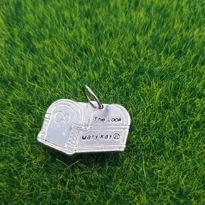 The Look Mary Kay Pendant Collectible P317